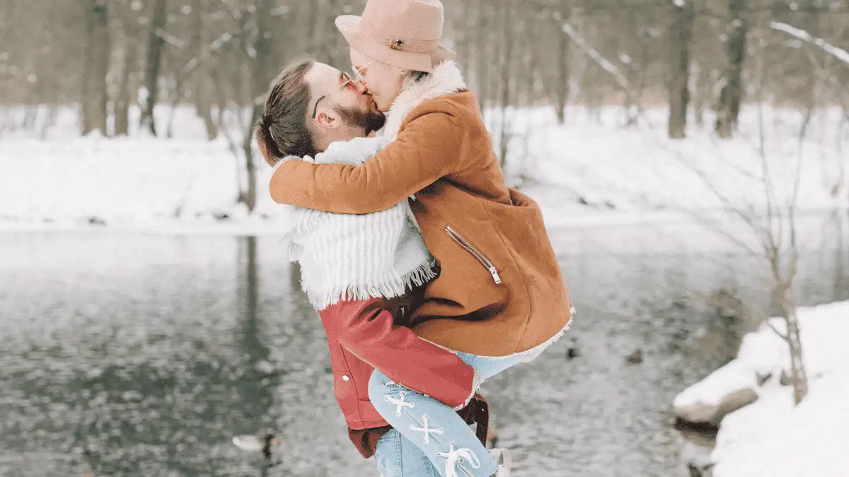 A man kissing his woman to show how a man should treat a woman