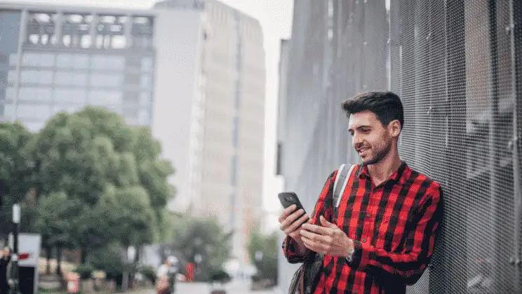 men texting habits