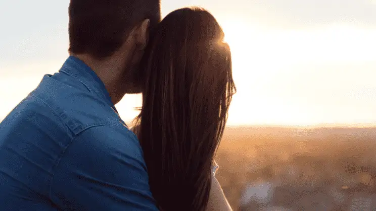 Signs your friend has a crush on you (2)