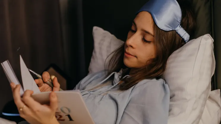 Journal prompts for bedtime