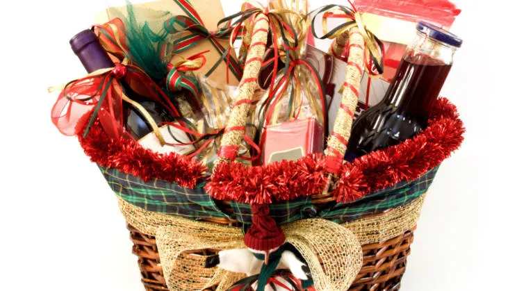7 Thoughtful Christmas Basket Gift Ideas 