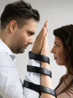 8 Signs You Are in a Narcissistic Relationship