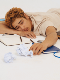 Student studying to show how many hours to study a day