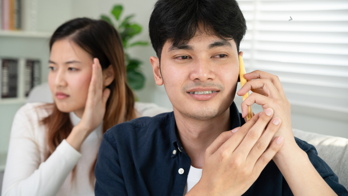 Things Cheaters Always Do On Their Phones