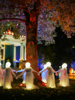 10 Last-Minute Halloween Decorations For Outdoors