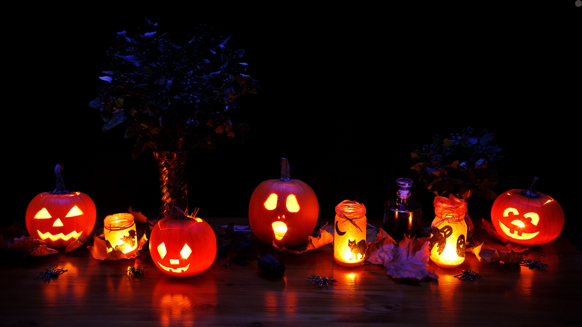 10 Last-Minute Halloween Decorations For Outdoors