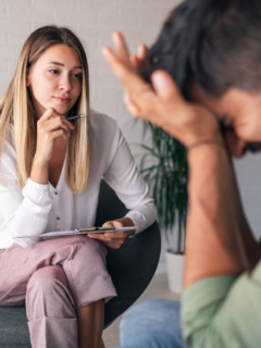 10 Signs He’s Emotionally Unavailable