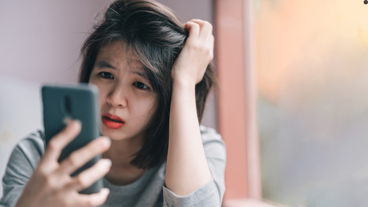 10 Signs She’s Scared of Losing You