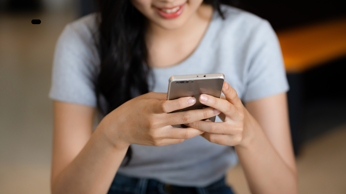 What Does It Mean When a Girl Says Heyyy?