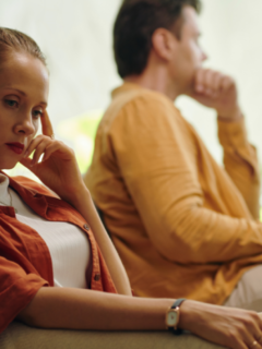 10 Warning Signs of Affairs Most Women Ignore (2)